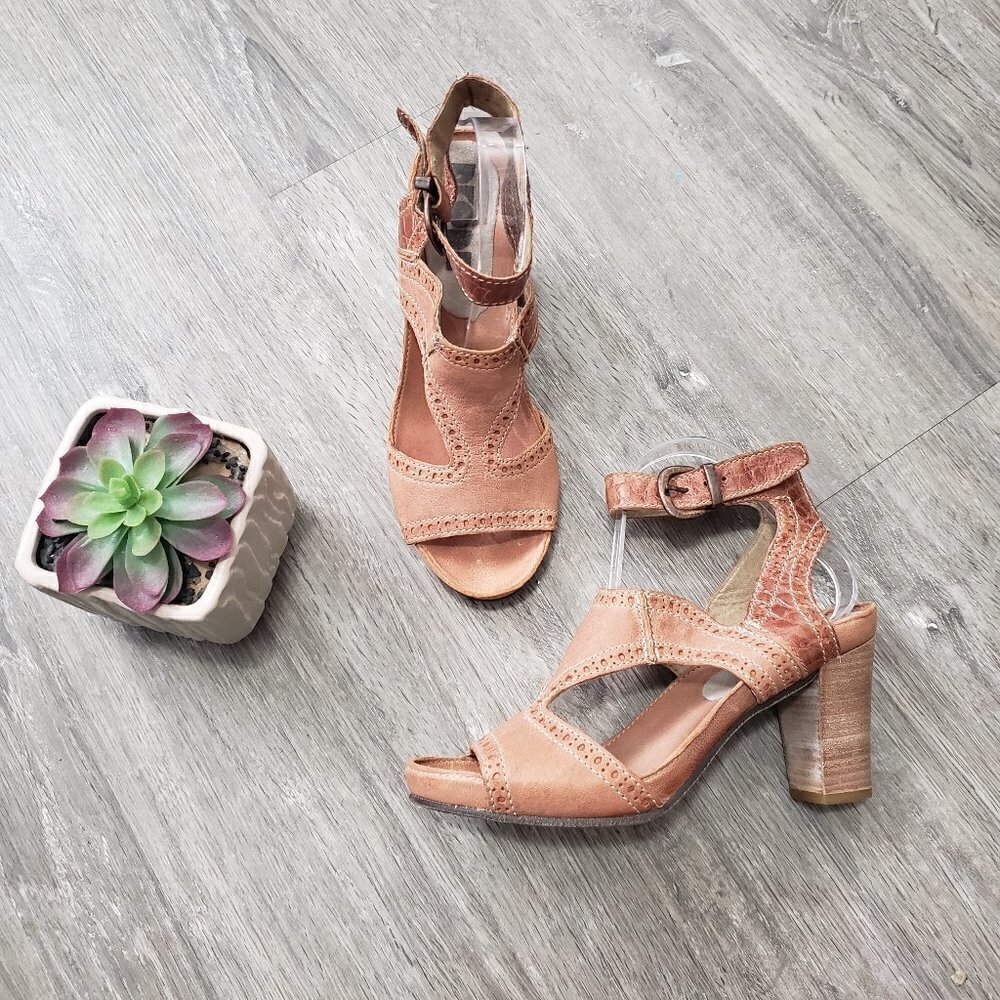 DKODE Natural Tab Iponea Sandals Sz 39